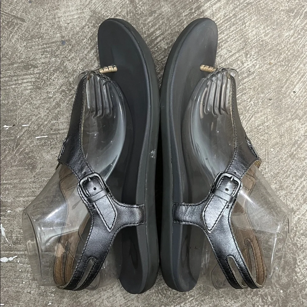 🌸🌸 OLUKAI SANDALS 🌸🌸 - Picture 5 of 7